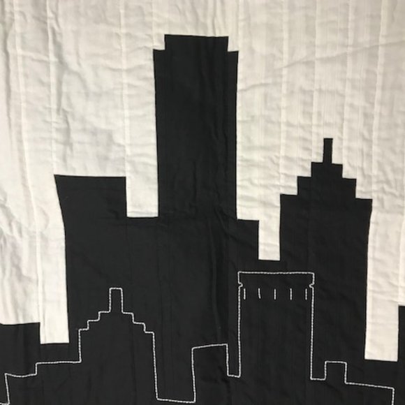 City Skyline Quilted Black & White Wall Hanging - Made by Hand - NEW - Picture 3 of 10